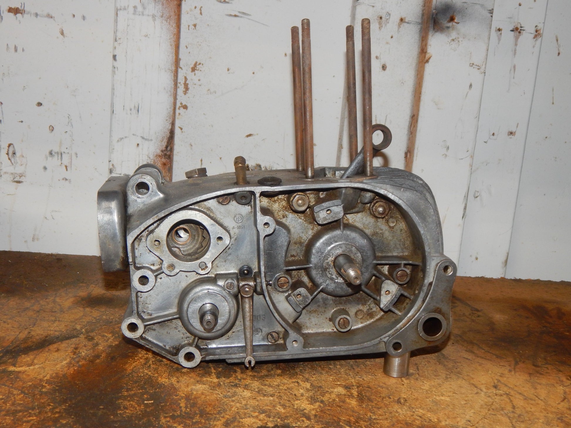 1950's MV AGUSTA PULLMAN 125 ENGINE MOTOR 508486 CASES CYLINDER GEARS IGNITION - MotoRaider