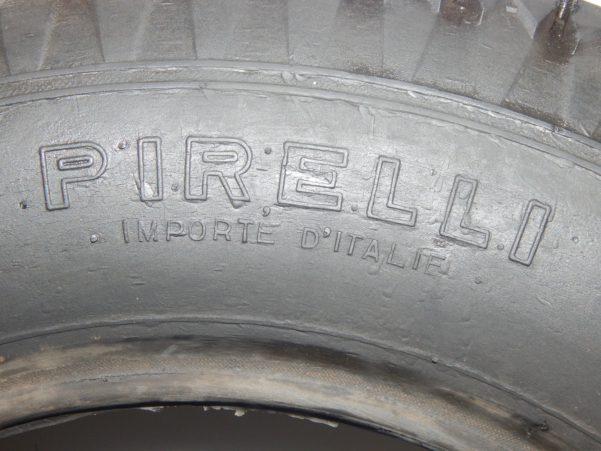 1930's VINTAGE AUTOMOTIVE PIRELLI AERFLEX STELLA BIANCA WHEEL TIRE 5.50 x 15 - MotoRaider