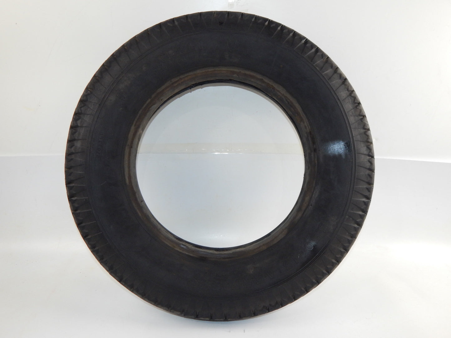 1930's VINTAGE AUTOMOTIVE PIRELLI AERFLEX STELLA BIANCA WHEEL TIRE 5.50 x 15 - MotoRaider