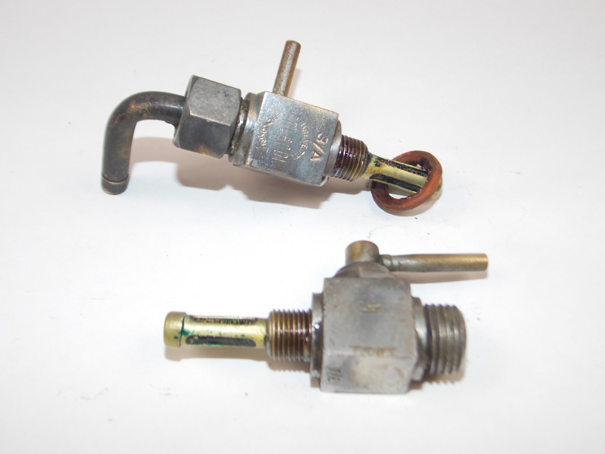 1953-1956 MV AGUSTA PULLMAN 125 FUEL GAS TANK ORLANDI PETCOCK VALVES VINTAGE - MotoRaider