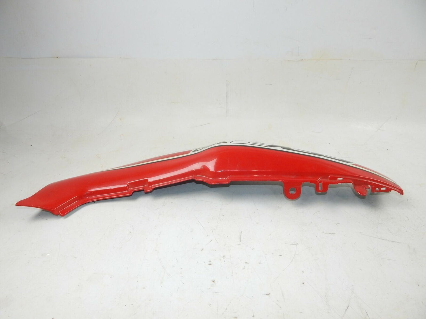 '88-89 SUZUKI GSXR750 SLINGSHOT RH COVER FRAME FAIRING WHITE RED 47110-17C10-7JJ - MotoRaider