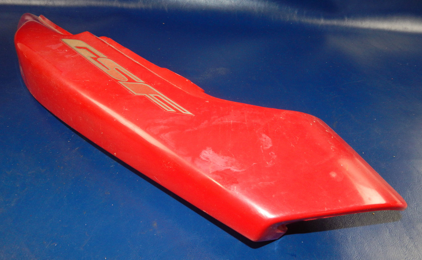 1993 SUZUKI BANDIT GSF 400 LEFT FRAME COVER SIDE PANEL RED FAIRING COWL - MotoRaider