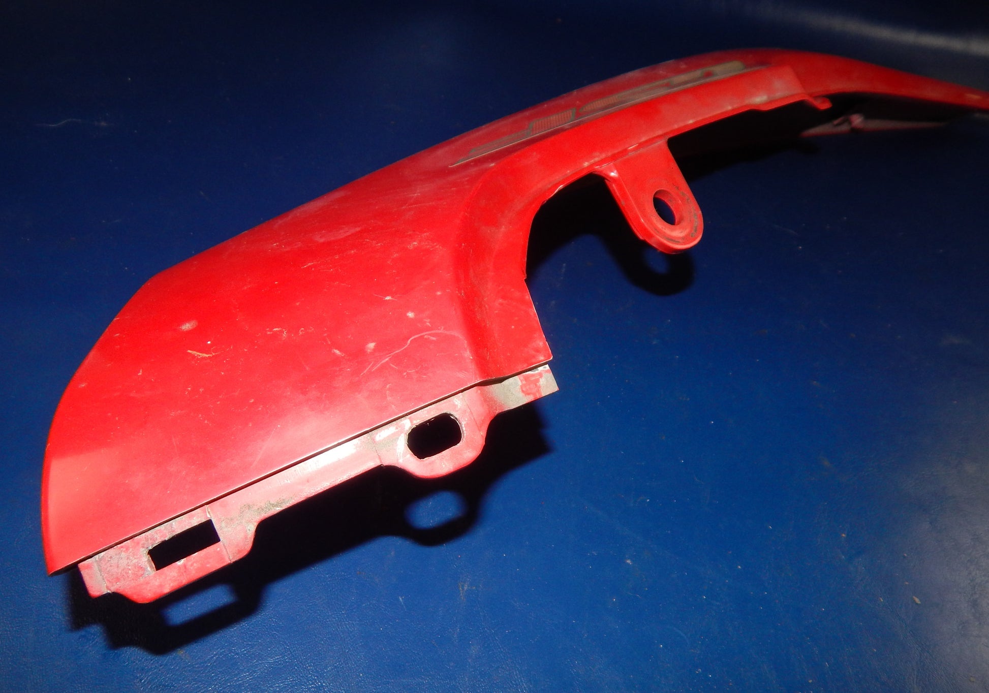 1993 SUZUKI BANDIT GSF 400 LEFT FRAME COVER SIDE PANEL RED FAIRING COWL - MotoRaider