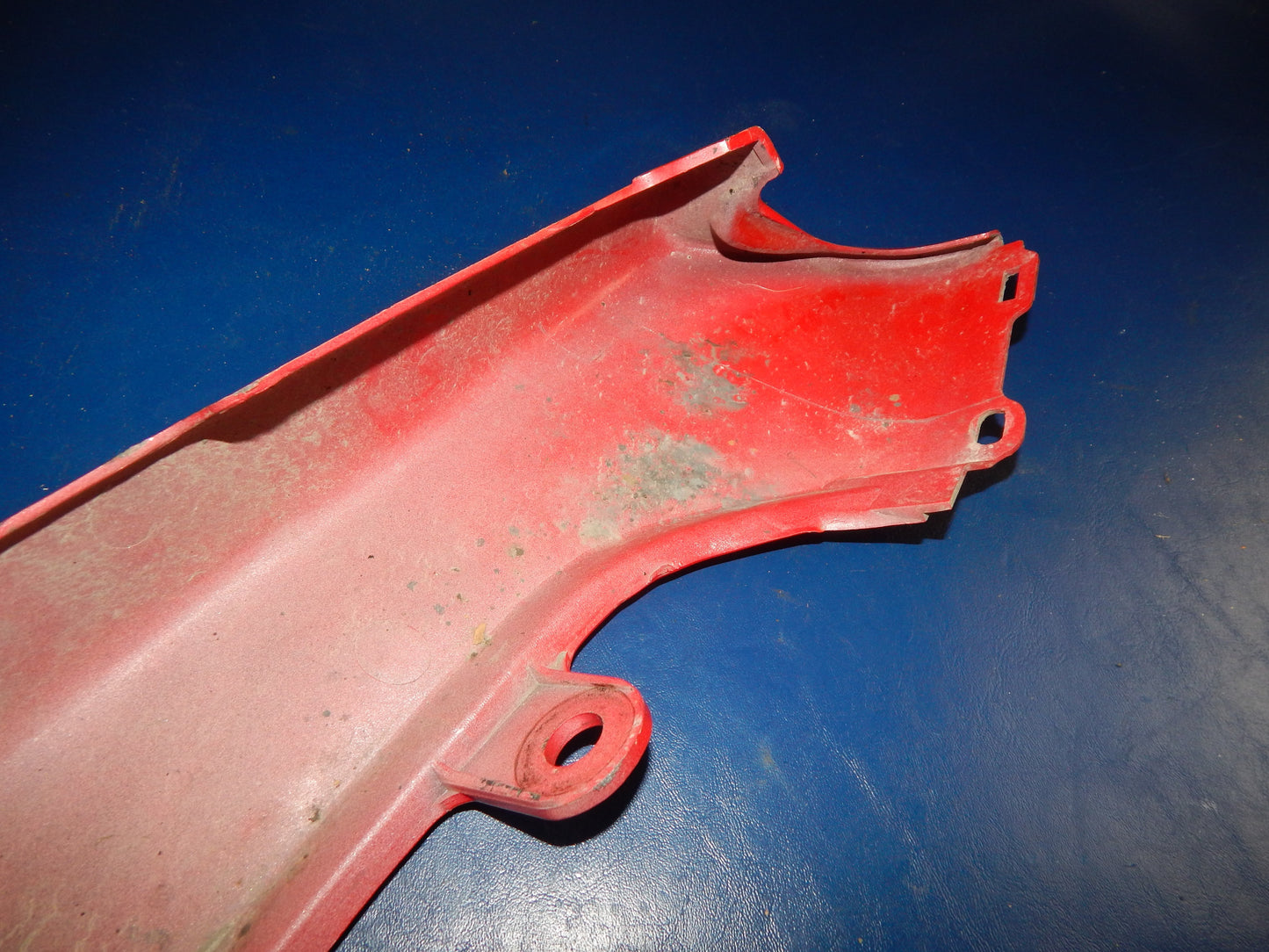 1993 SUZUKI BANDIT GSF 400 LEFT FRAME COVER SIDE PANEL RED FAIRING COWL - MotoRaider