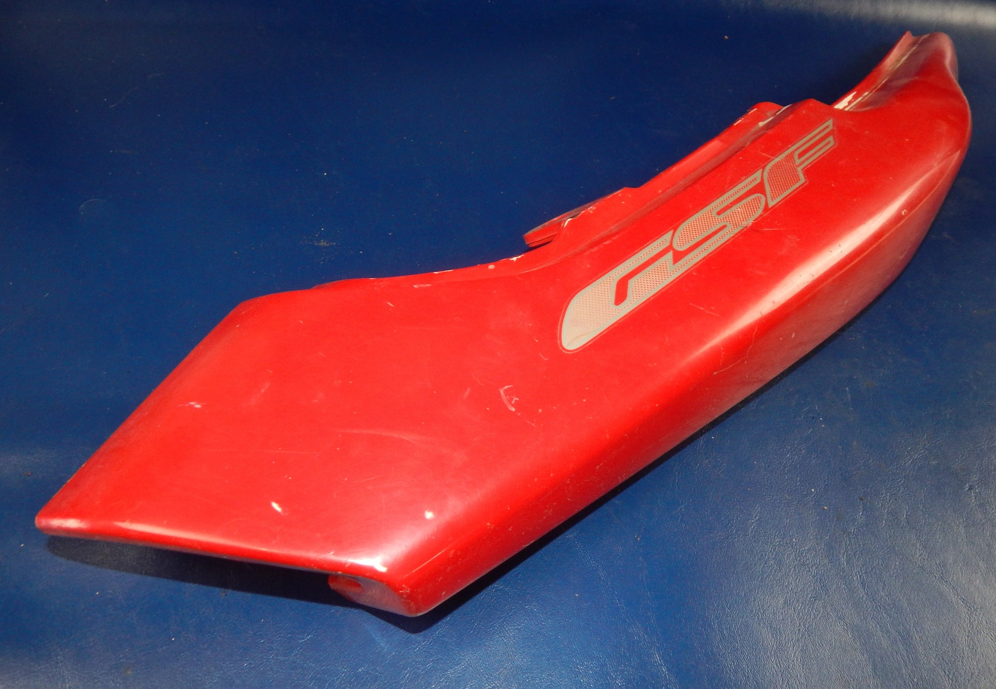 1993 SUZUKI BANDIT GSF 400 RIGHT FRAME COVER SIDE PANEL RED FAIRING COWL - MotoRaider