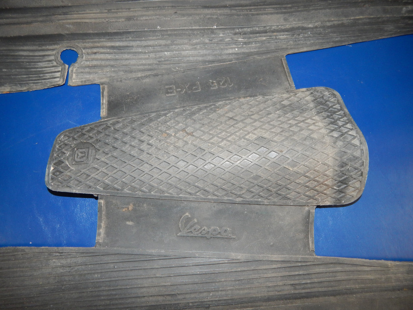 1970's VESPA 125 PX-E FLOOR RUBBER MAT PROTECTOR VINTAGE SCOOTER ITALY - MotoRaider