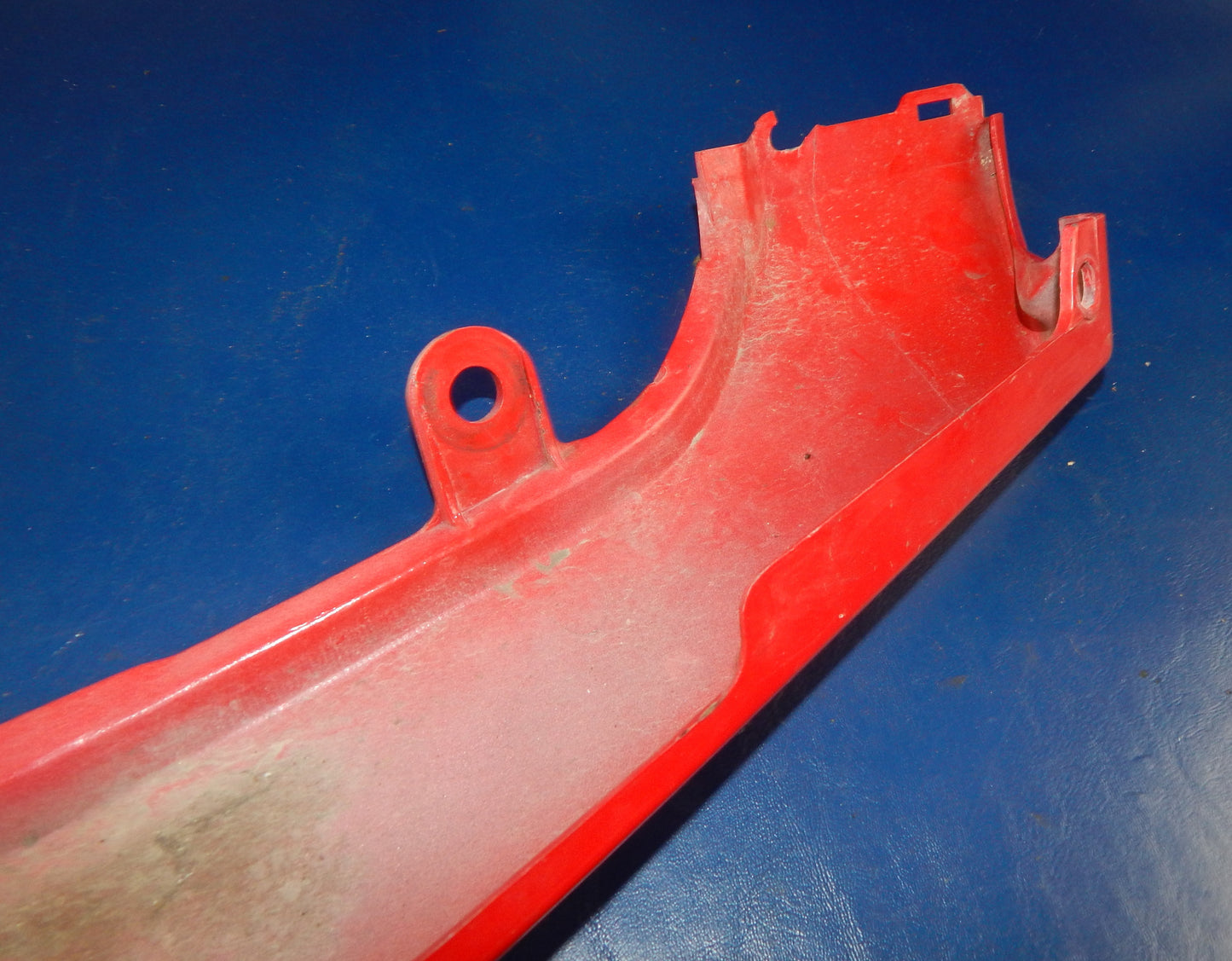 1993 SUZUKI BANDIT GSF 400 RIGHT FRAME COVER SIDE PANEL RED FAIRING COWL - MotoRaider