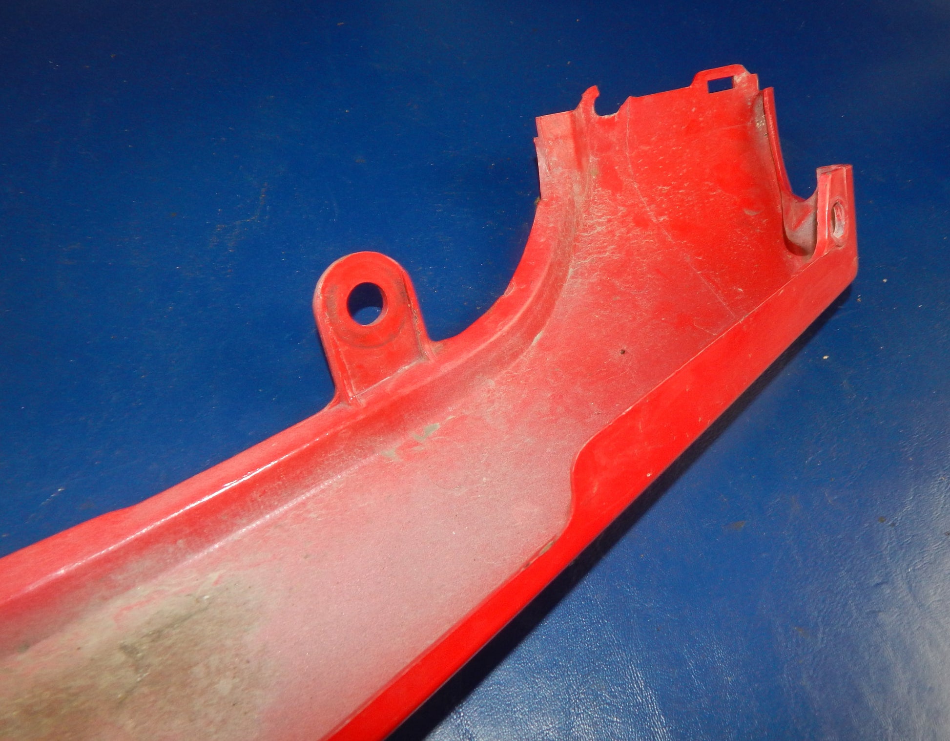 1993 SUZUKI BANDIT GSF 400 RIGHT FRAME COVER SIDE PANEL RED FAIRING COWL - MotoRaider