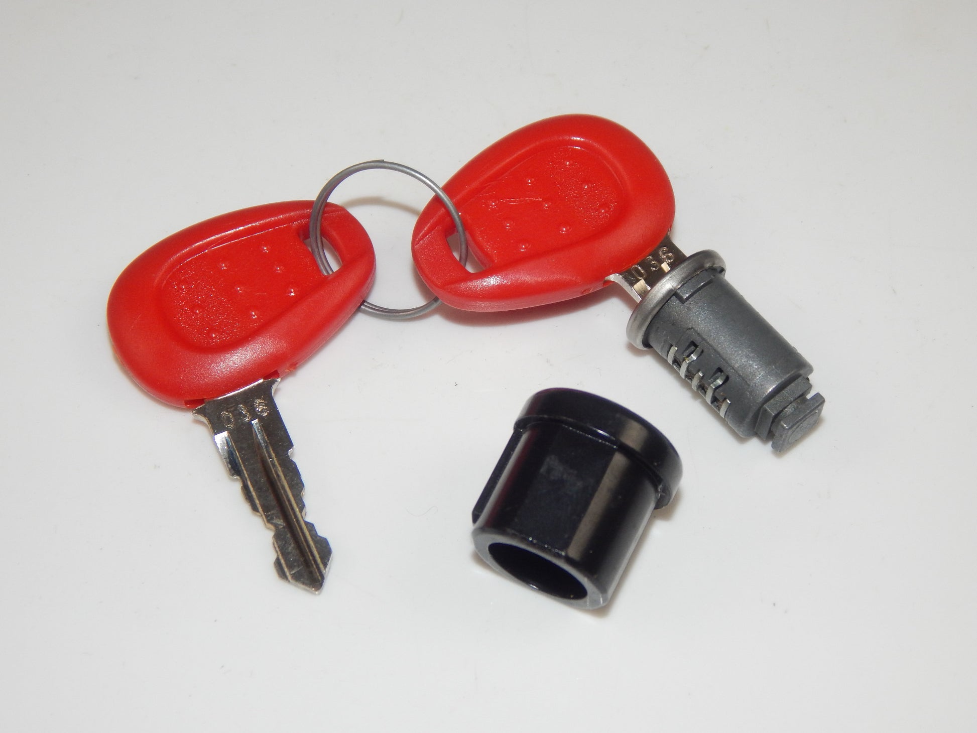 GIVI TOP CASE LUGGAGE LOCK WITH RED KEY Z156 MOTORCYCLE SCOOTER VINTAGE - MotoRaider