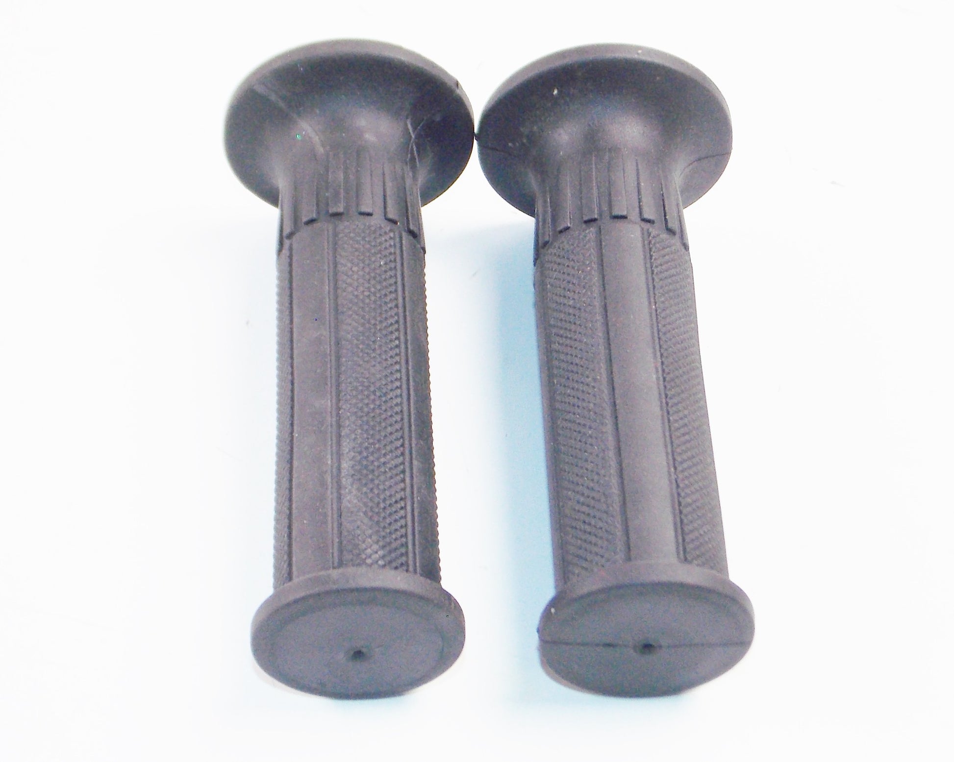 DOMINO 7/8' 22mm HANDLEBAR BLACK RUBBER GRIPS APRILIA CAGIVA BETA GARELLI GILERA - MotoRaider