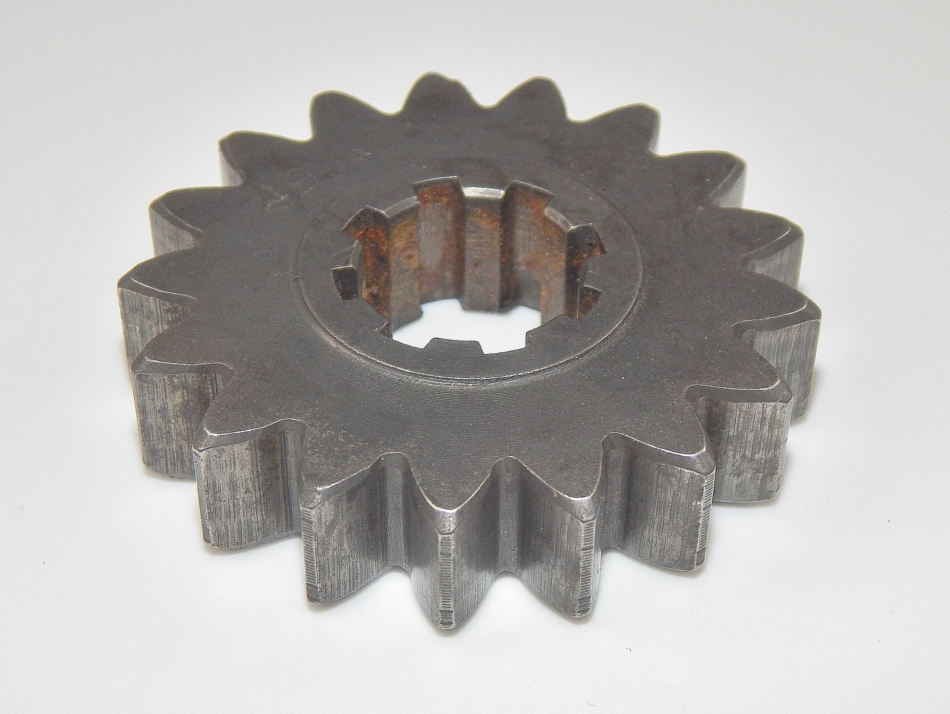 OEM HUSQVARNA MOTORCYCLES 1982 WR 125 TRANSMISSION WHEEL DRIVE 17T GEAR 496 - MotoRaider