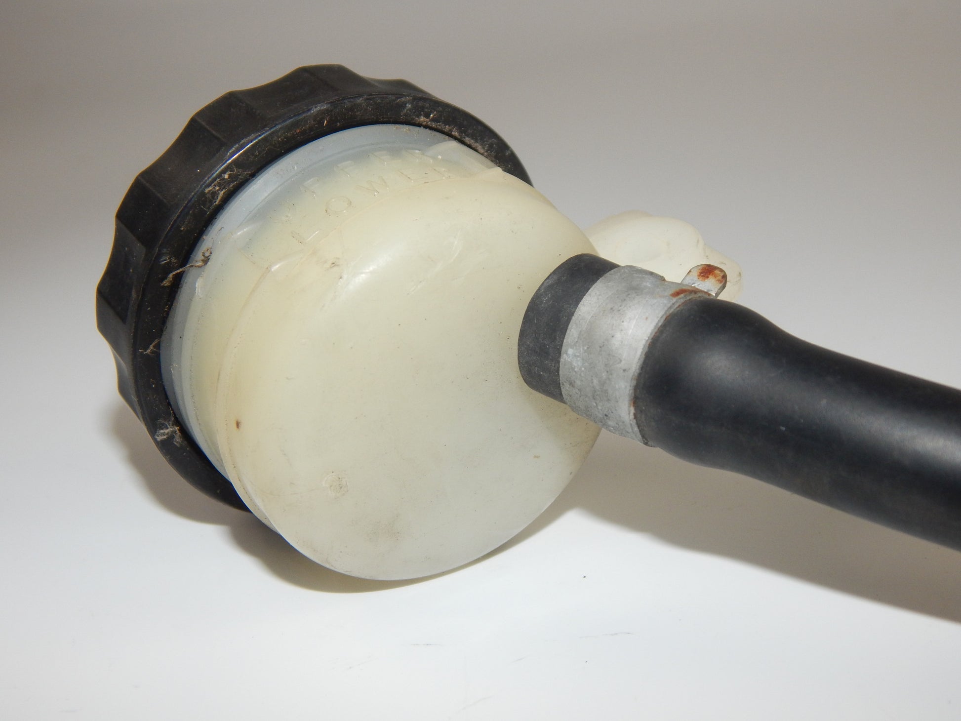 1986 KAWASAKI GPX 750-R REAR WHEEL MASTER CYLINDER BRAKE FLUID TANK RESERVOIR - MotoRaider