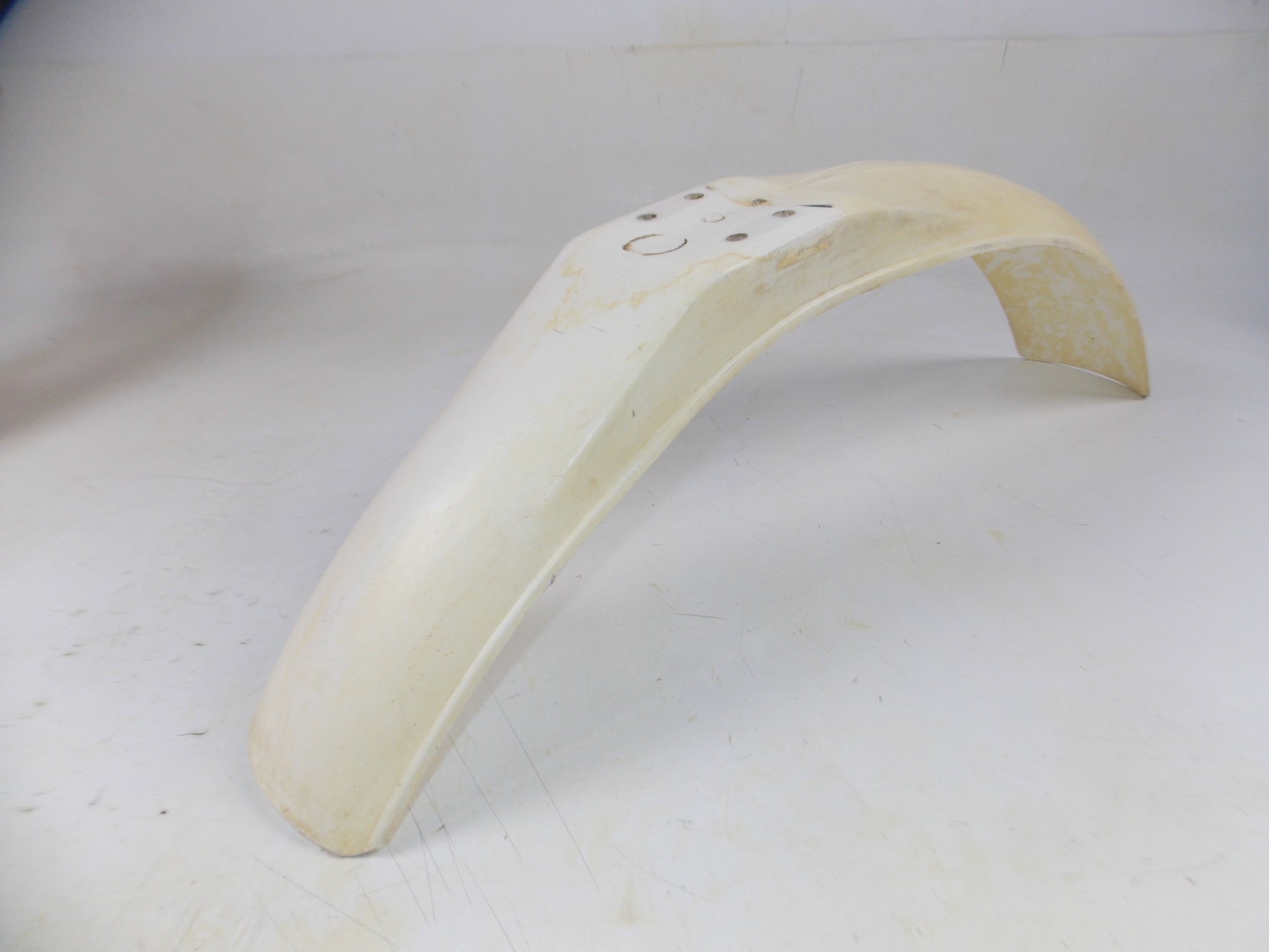 VINTAGE WHITE MOTOCROSS FRONT FENDER L=28" W=41/2" MROBERT BETA CAGIVA APRILIA - MotoRaider