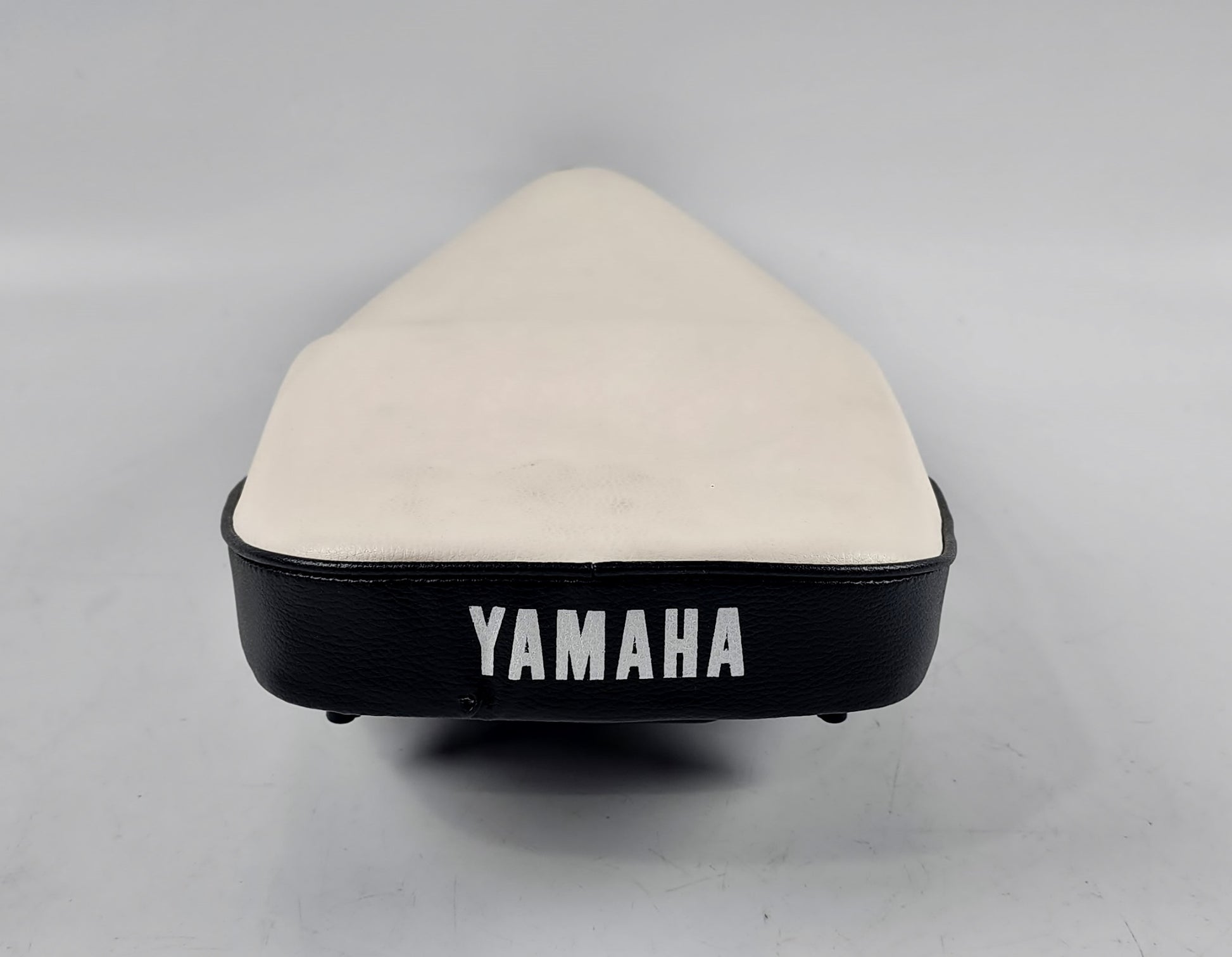 1980's OEM YAMAHA MBK SCOOTER BLACK/WHITE SEAT SADDLE L=22" W=11" BELGARDA ITALY - MotoRaider