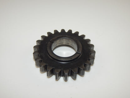 HUSQVARNA MOTORCYCLE 1982-83 WR XC 250 TRANSMISSION BOX GEAR #715 22T 161271501 - MotoRaider