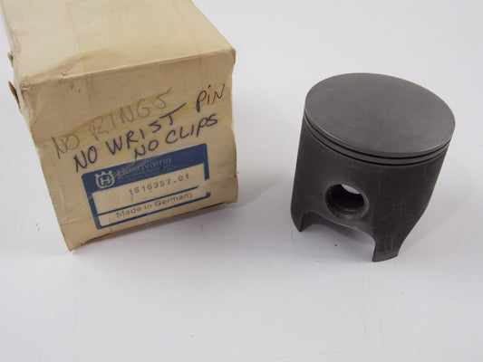 NOS OEM 1985-1986 HUSQVARNA CR WR 250 STD 69.44mm PISTON 161635701 vintage - MotoRaider