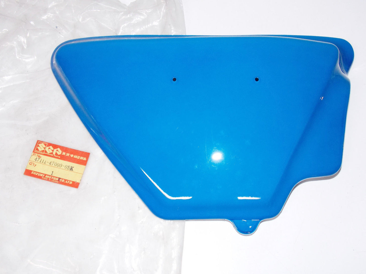 NOS SUZUKI 1980 GS550 RH FRAME COVER RIGHT SIDE PANEL BLUE 47111-47000-05K - MotoRaider