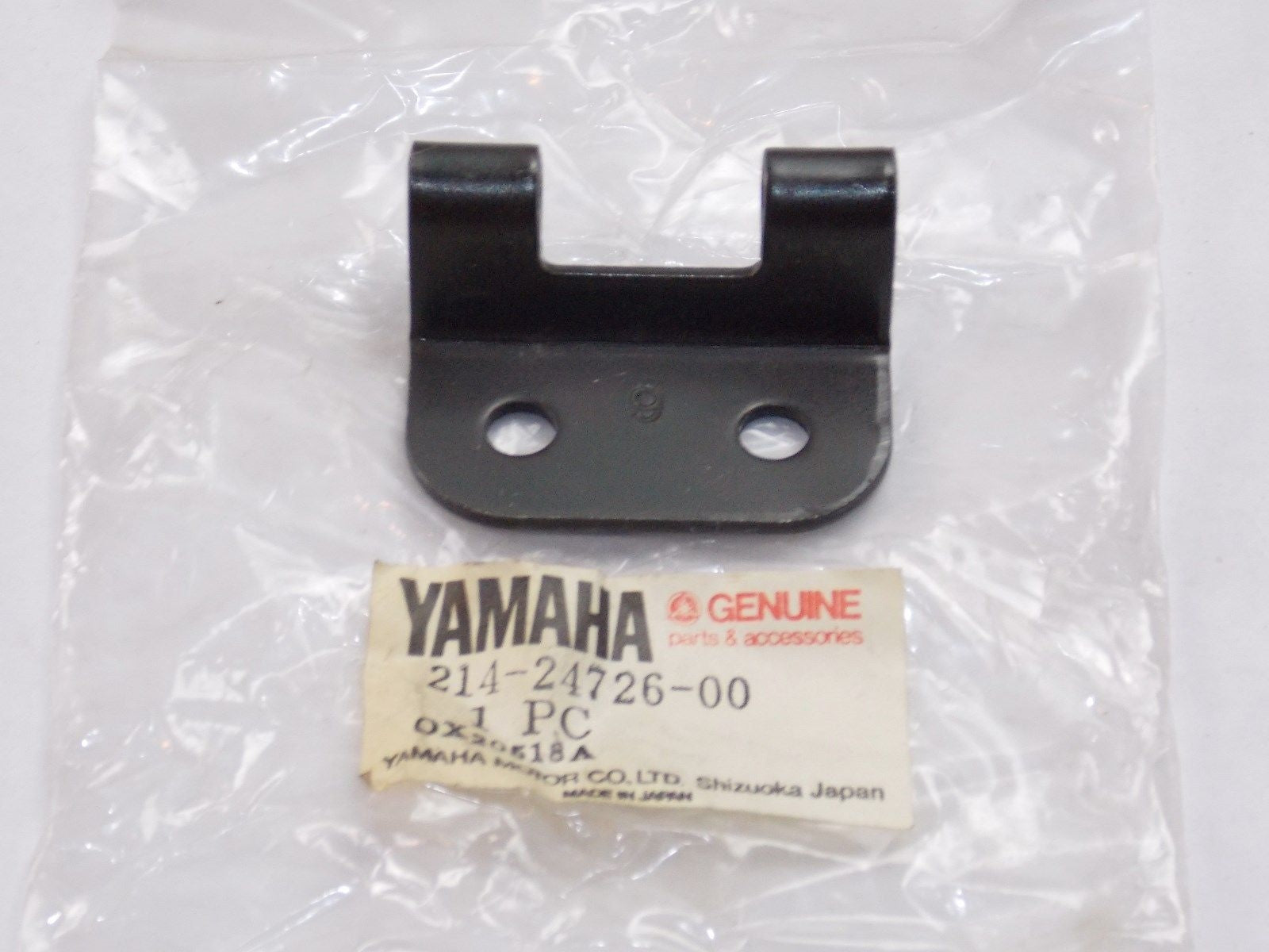 NOS YAMAHA 1968-1973 SEAT HINGE BRACKET DT1/2/3 RT1/2/3 U7  214-24726-00 - MotoRaider