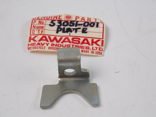 NOS KAWASAKI 1973 1974 1975 SEAT LOCK PLATE Z1 Z900  53051-001 - MotoRaider