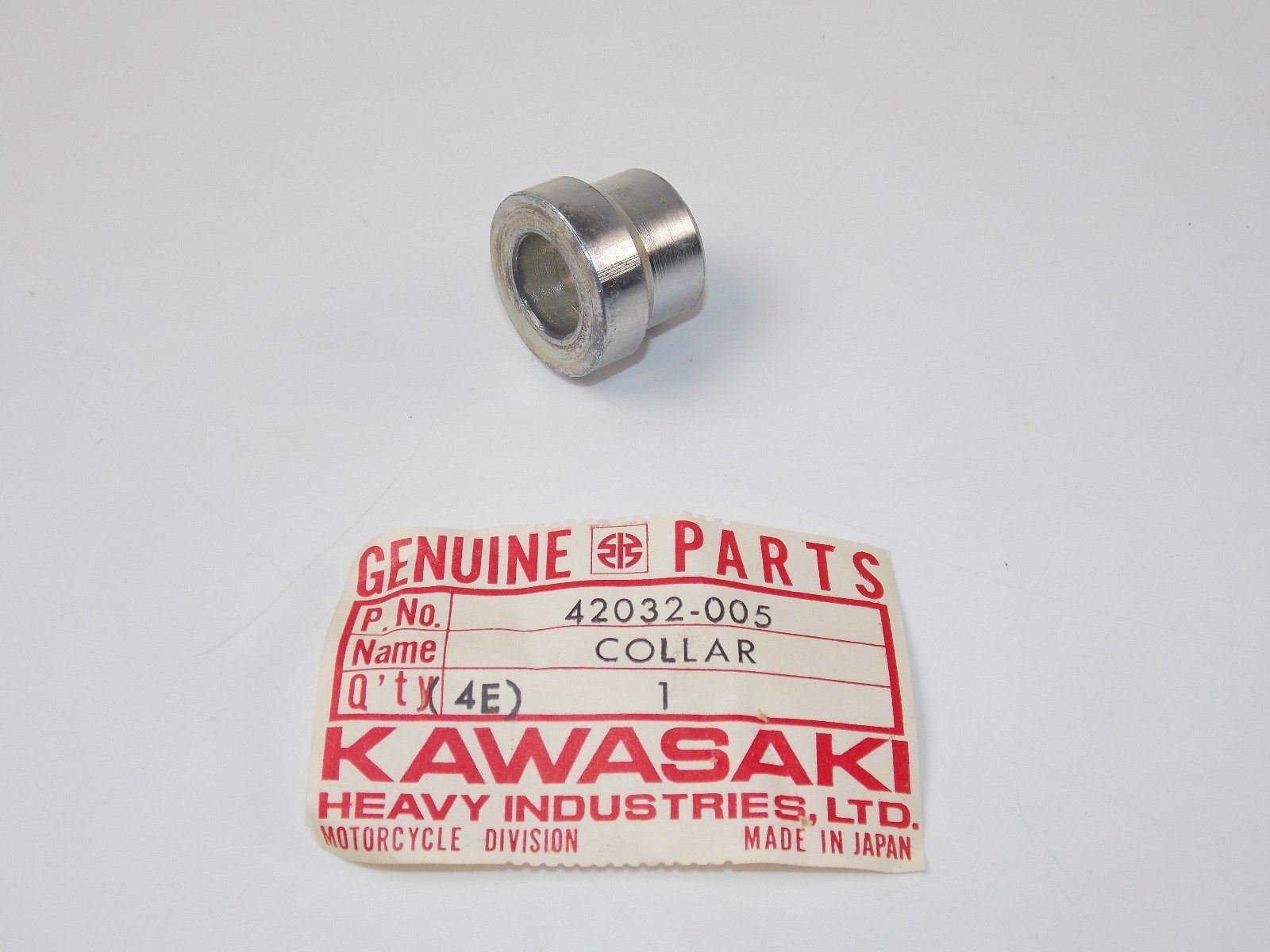 NOS OEM KAWASAKI 1967-1977 L.H. REAR HUB COLLAR C2 G3 KH100  42032-005 - MotoRaider