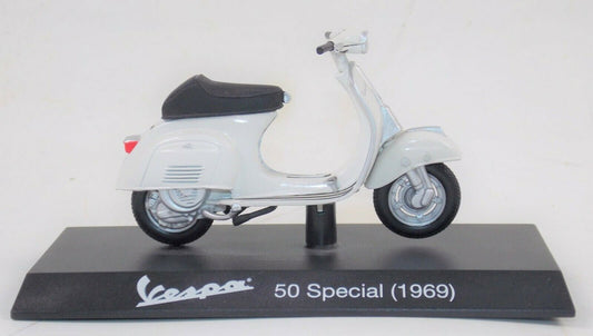 MAISTO 1969 VESPA 50 SPECIAL WHITE PIAGGIO VINTAGE SCOOTER L=4" 100mm SCALE 1:18 - MotoRaider