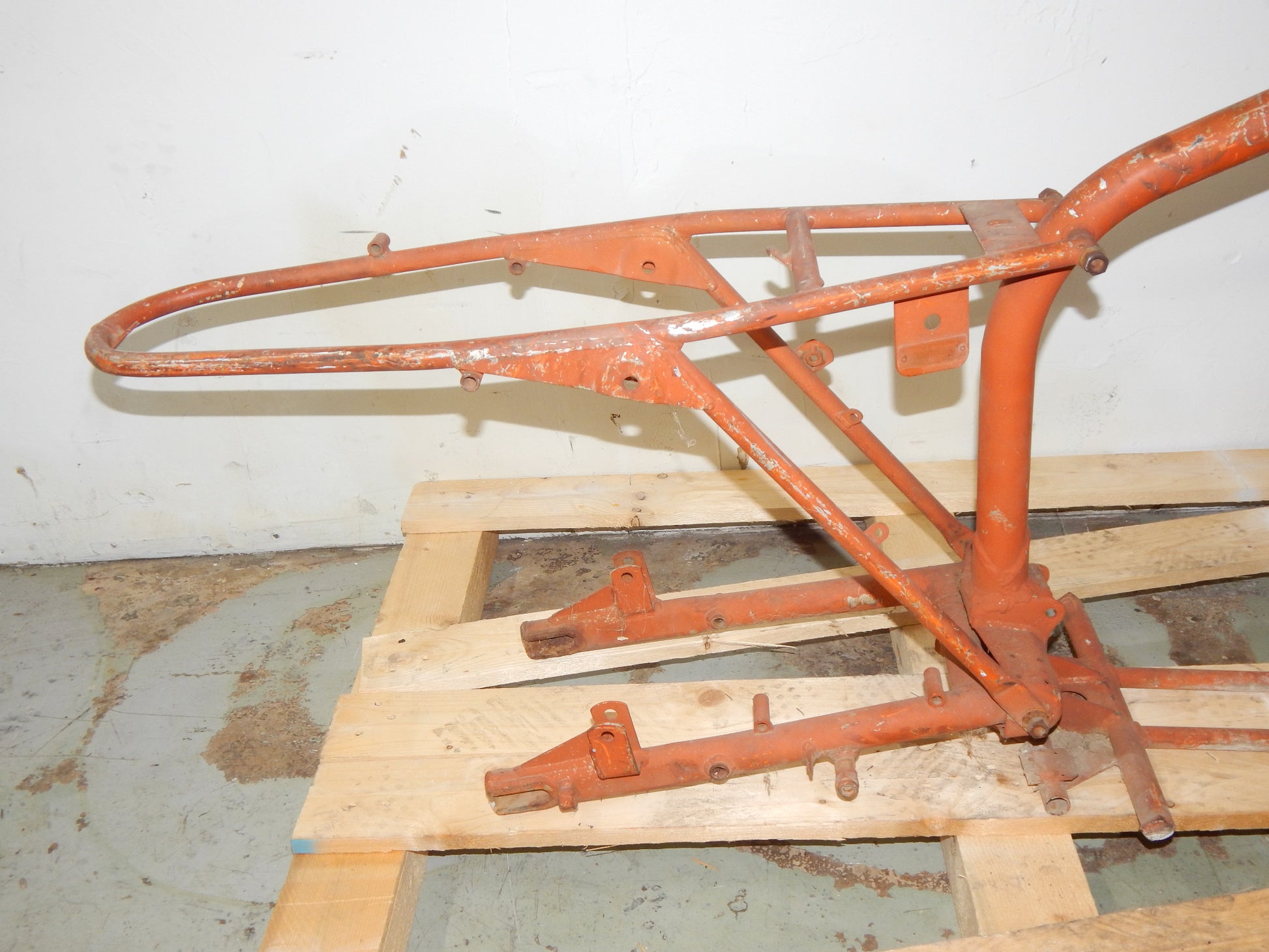 HUSQVARNA 1971 360 C-ENDURO FRAME CHASSIS + SWING ARM SI-1285 VINTAGE - MotoRaider