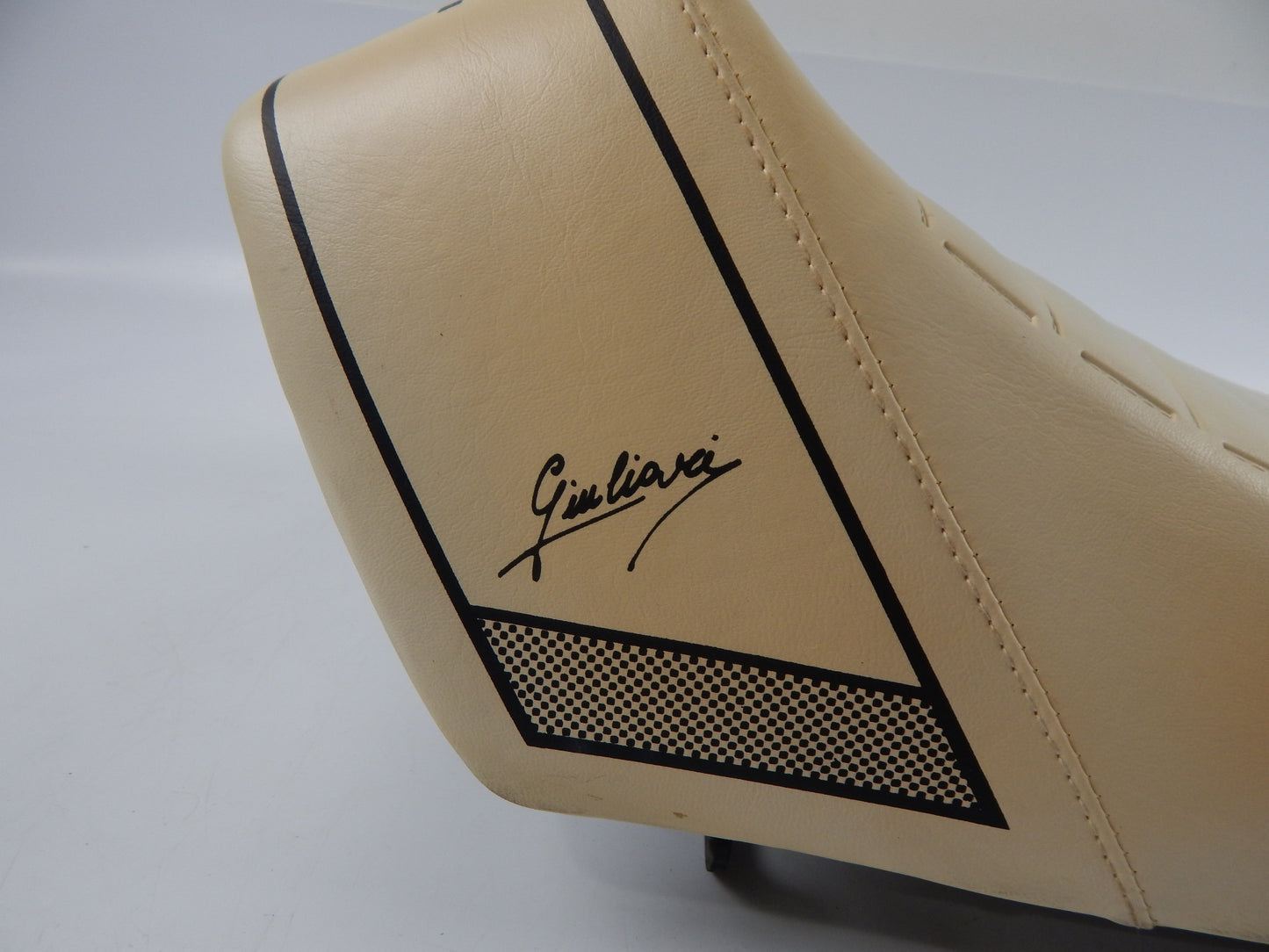 1981 GIULIARI SPORT CREAM SEAT SADDLE L=26" W=12" KAWASAKI HONDA SUZUKI YAMAHA - MotoRaider