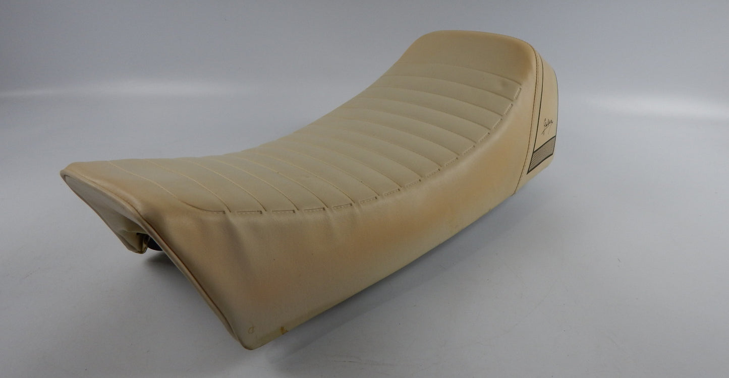 1981 GIULIARI SPORT CREAM SEAT SADDLE L=26" W=12" KAWASAKI HONDA SUZUKI YAMAHA - MotoRaider