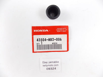 NOS OEM HONDA 1989-1990 CB400 BOOT REAR BRAKE MASTER CYLINDRER 43504-MB2-006 - MotoRaider