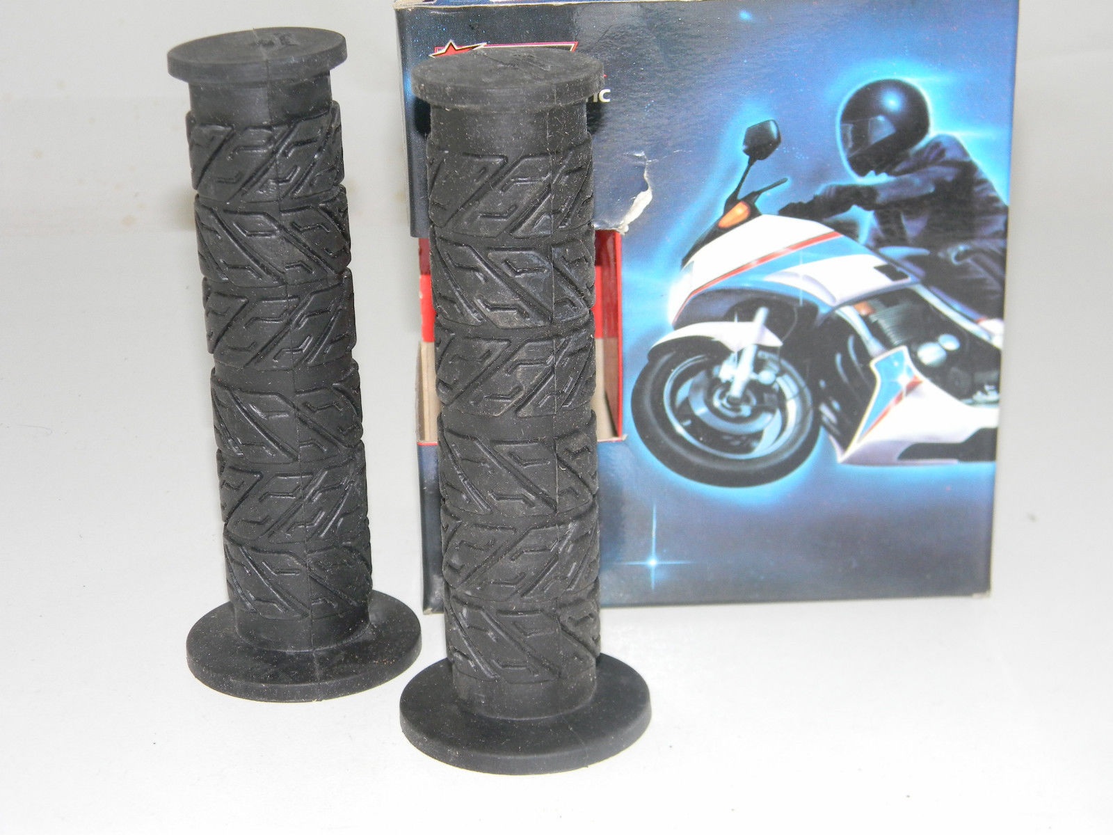 Street HANDLEBAR GRIPS Suzuki BMW Yamaha Suzuki Honda Harley Triumph Ducati MV - MotoRaider