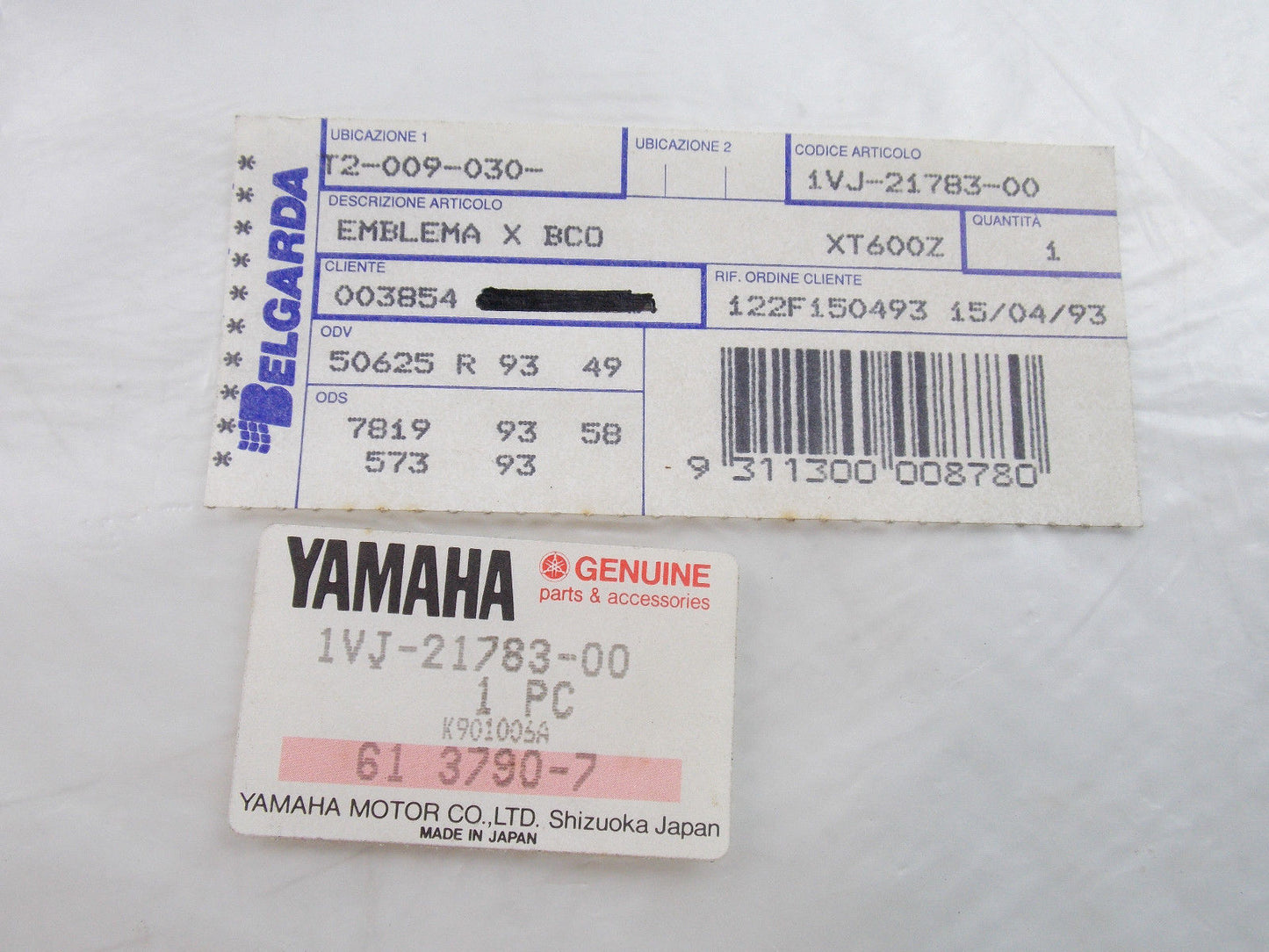 NOS OEM YAMAHA 1986 1987 XT500 XT600 SIDE PANEL RED STICKER DECAL MARK 1VJ-21783 - MotoRaider