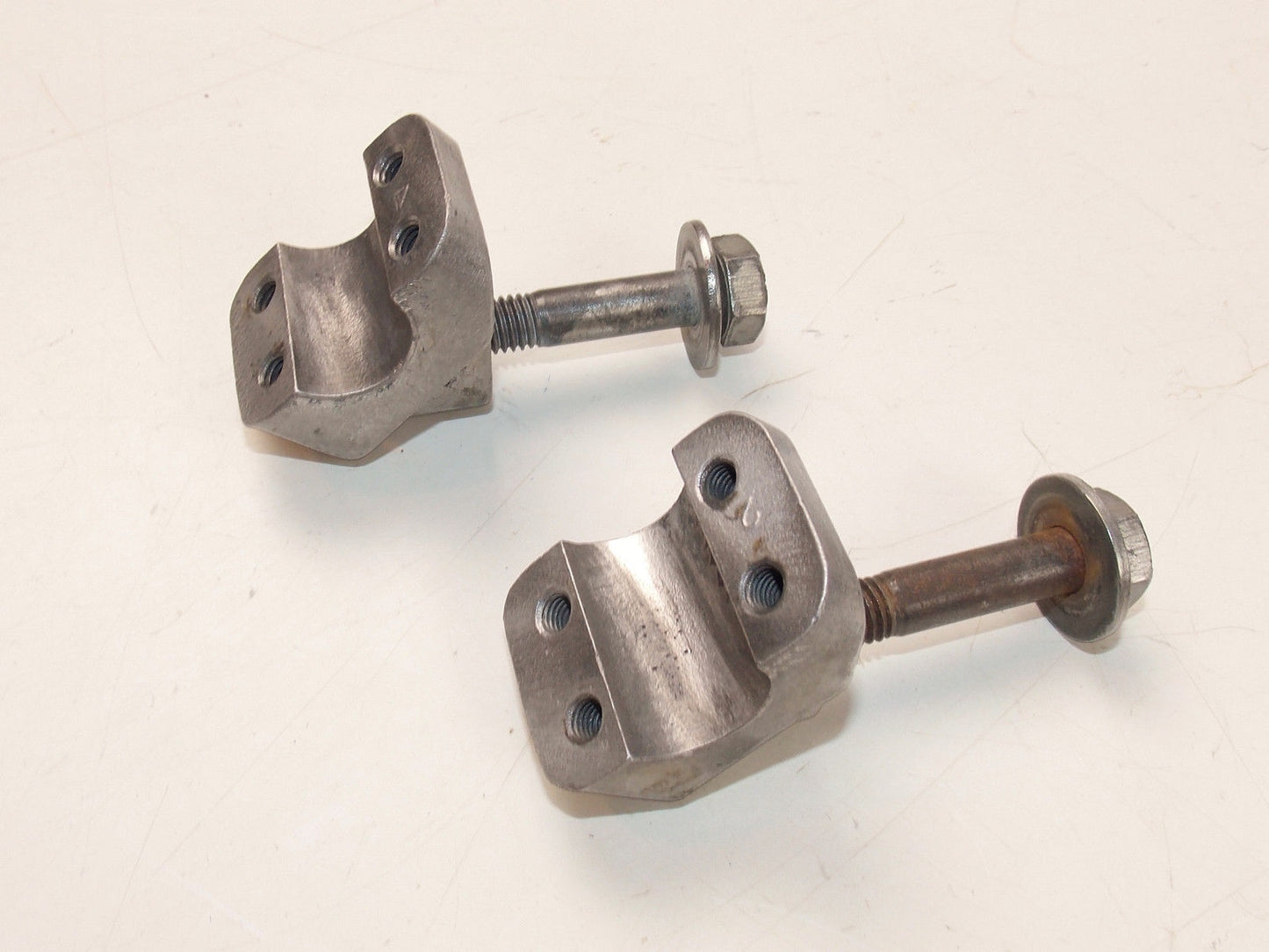 1980'S HUSQVARNA 7/8" 22mm HANDLEBAR CLAMPS MOUNTING HANGER RISERS CR WR 250 500 - MotoRaider