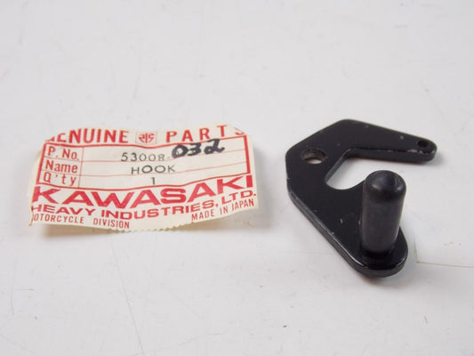 NOS KAWASAKI 1973-1987 RIGHT SEAT HOOK KM100 KD100 KD80 MC1 53008-032 - MotoRaider