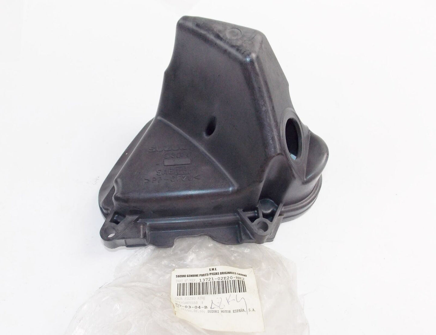 1997-01 SUZUKI SCOOTER AY50 AIR CLEANER CASE BREATHER FILTER BOX 13721-02E20-NE2 - MotoRaider