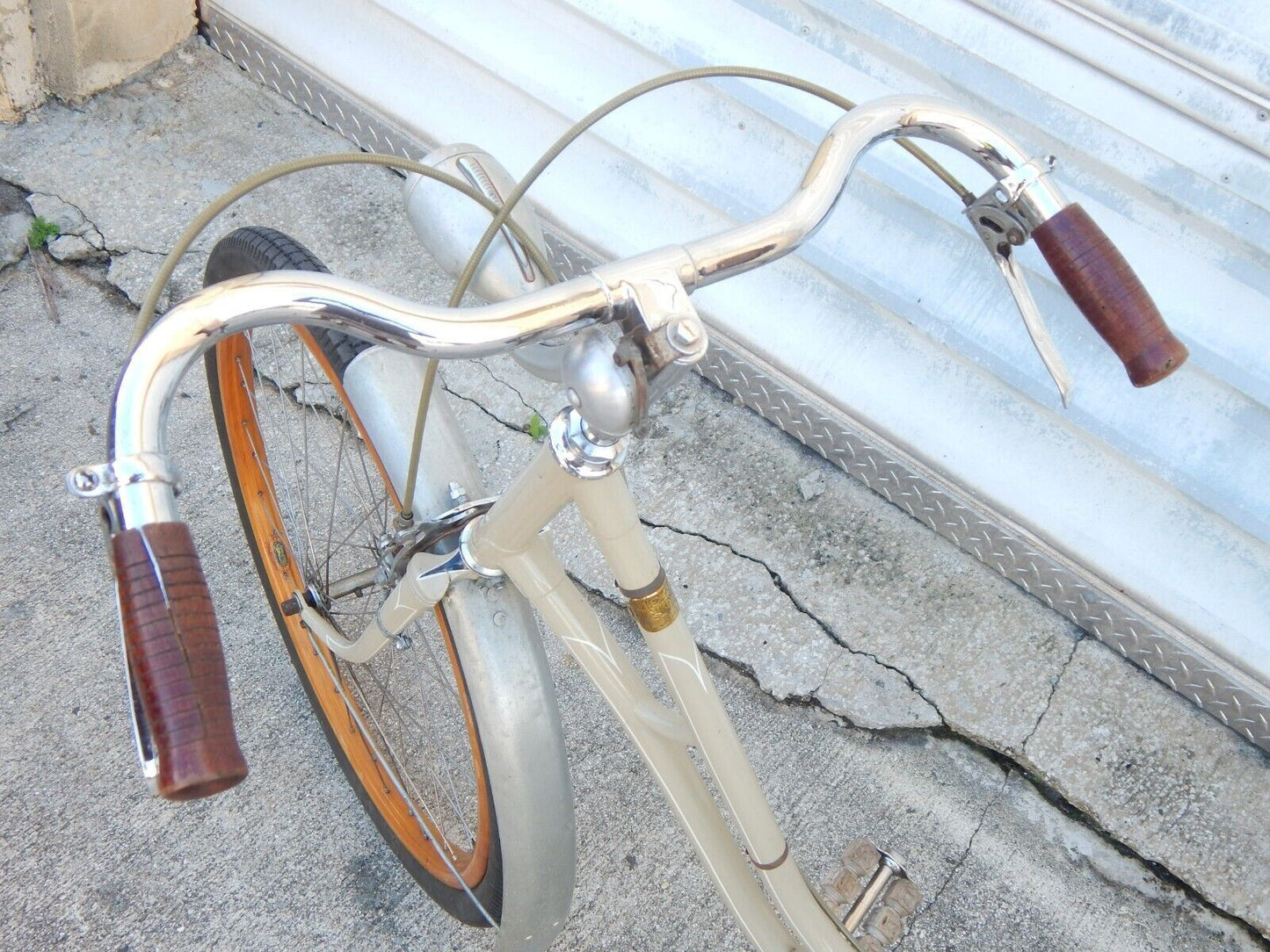 1940's VINTAGE LADY BICYCLE 26" WOODEN RIMS GRIPS FRANCE - MotoRaider