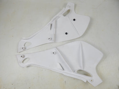 UFO WHITE 46 RH LH FRAME SIDE PANEL NUMBER PLATE YAMAHA 1993-95 YZ125 YA02857046 - MotoRaider