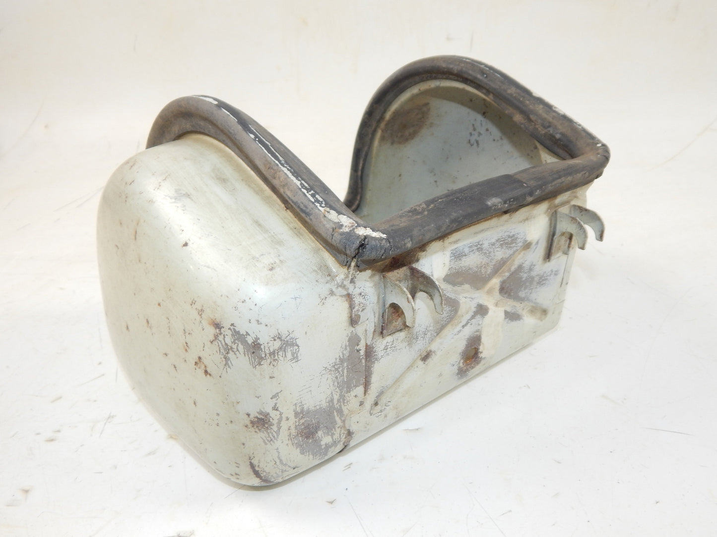 1959 LAMBRETTA LI 150 CHASSIS TOOL BOX VINTAGE SCOOTER ITALY - MotoRaider