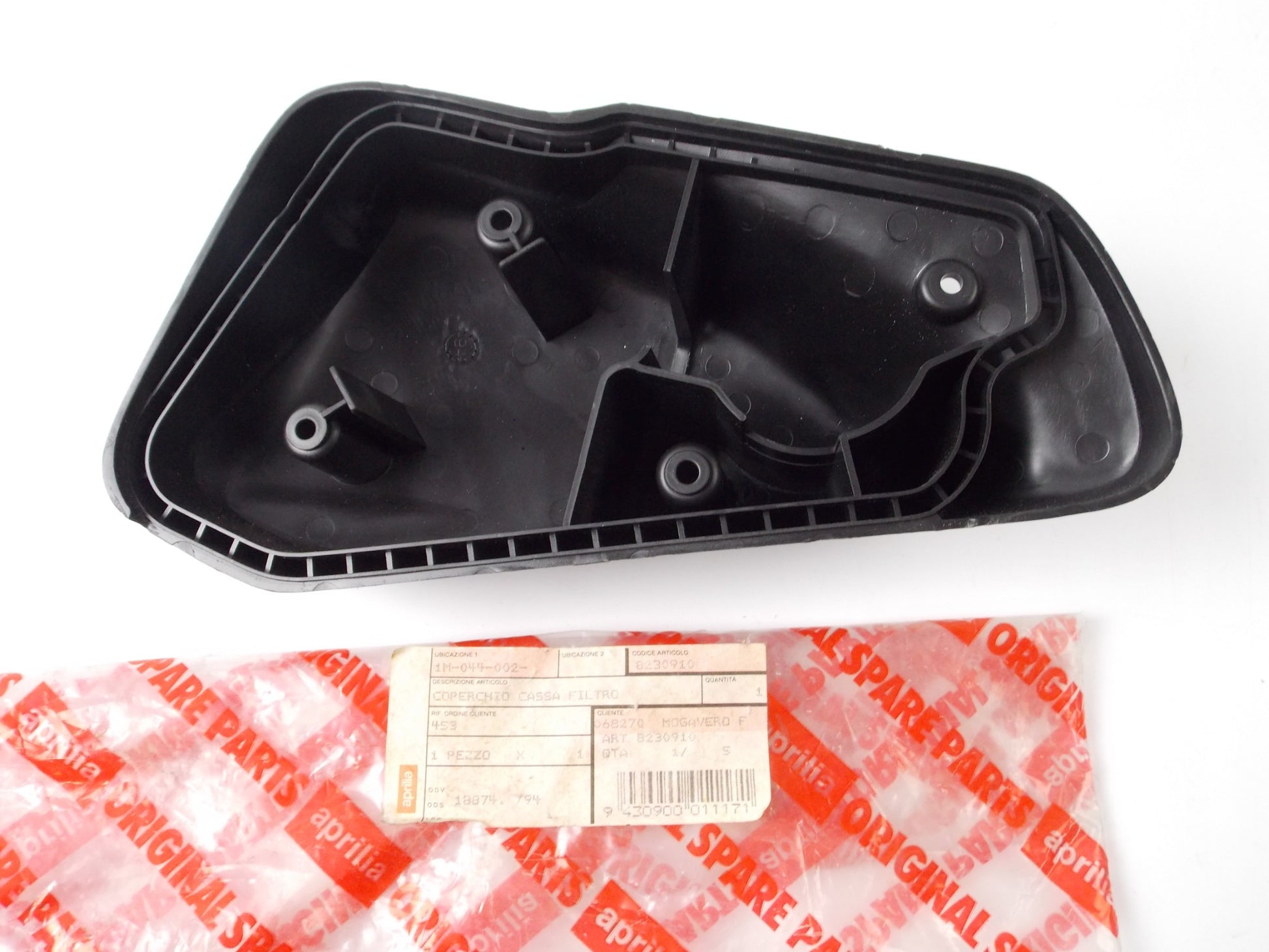 NOS 1993 APRILIA SR50 GP LB AIR FILTER BOX COVER BREATHER INTAKE LID 8230910 - MotoRaider