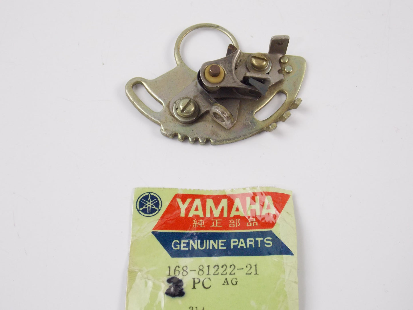 OEM YAMAHA IGNITION CONTACT POINTS BREAKER RH 1967-1971 R3 YR1/2 168-81222-21 - MotoRaider