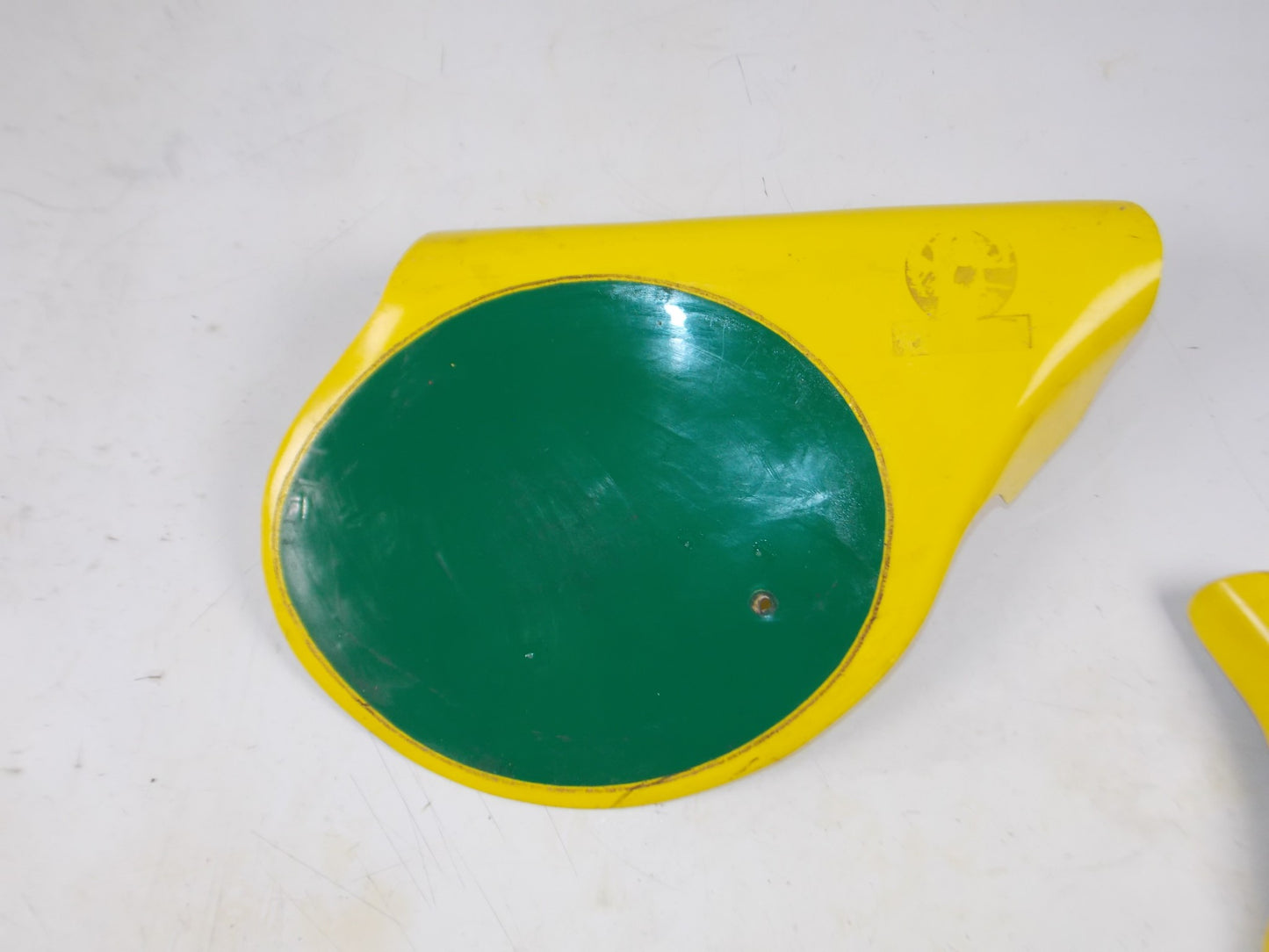 BETA 1978 CR 250 FRAME FIBERGLASS RH LH SIDE COVER PANEL NUMBER PLATE YELLOW - MotoRaider