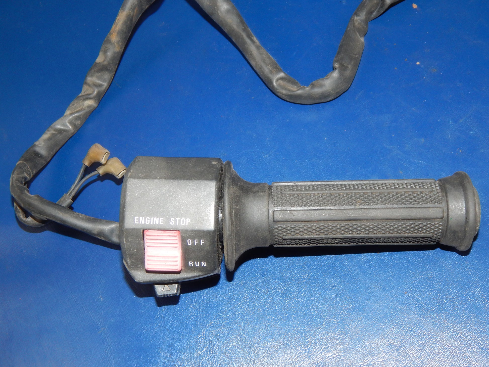 1993 SUZUKI BANDIT GSF 400 HANDLEBAR RIGHT START SWITCH THROTTLE CONTROL HARNESS - MotoRaider