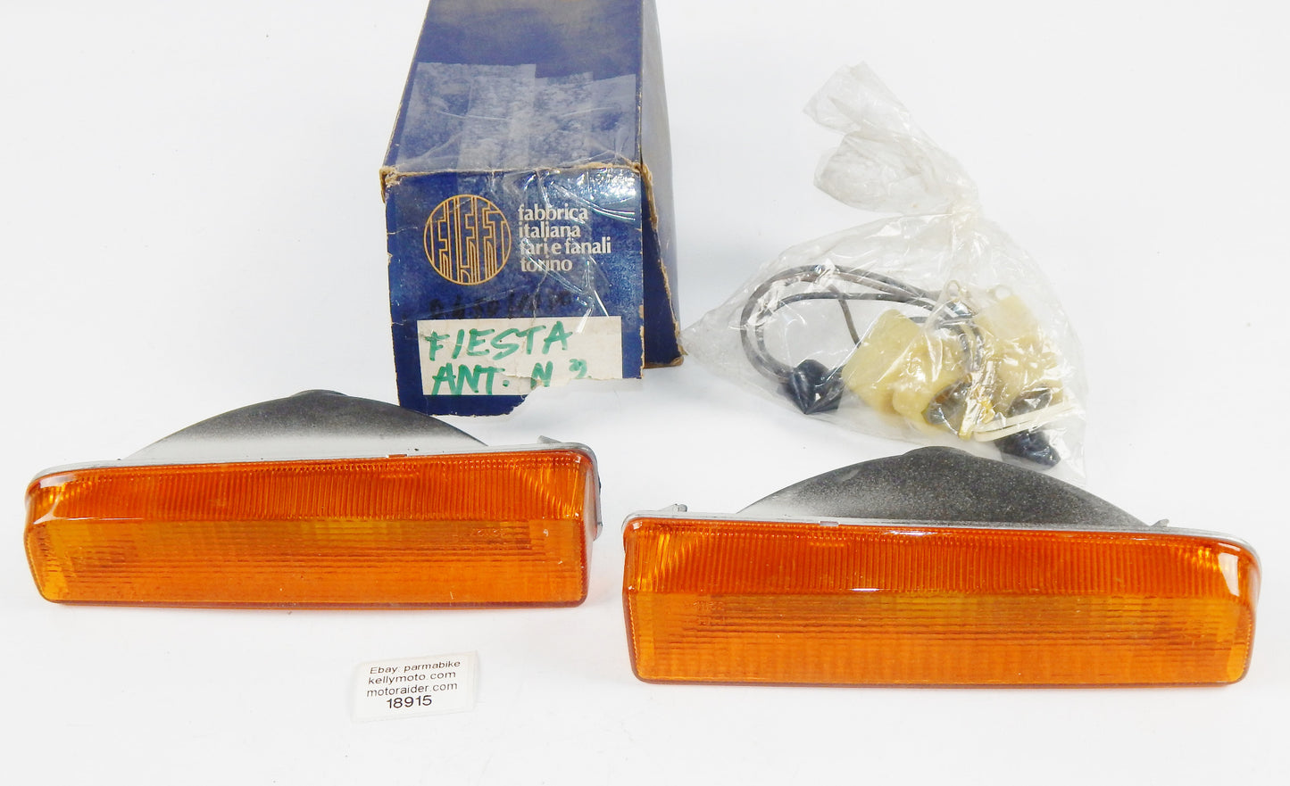 NOS 1970's FORD FIESTA FRONT TURN SIGNAL RH LH AMBER FIFFT ITALY - MotoRaider