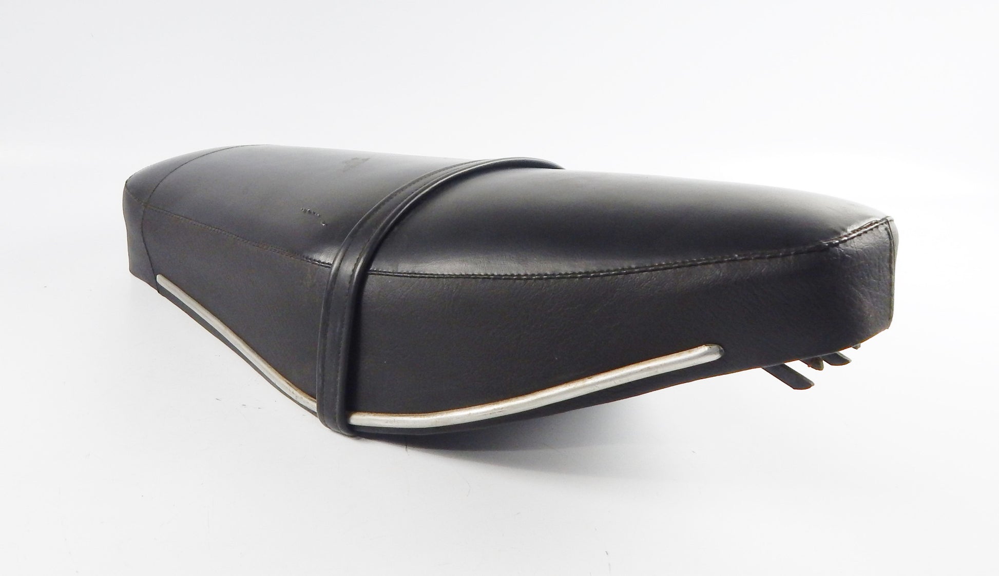 GIULIARI SADDLE SEAT L=25" W=11" VINTAGE BENELLI MORINI GUZZI MV LAVERDA PARILLA - MotoRaider