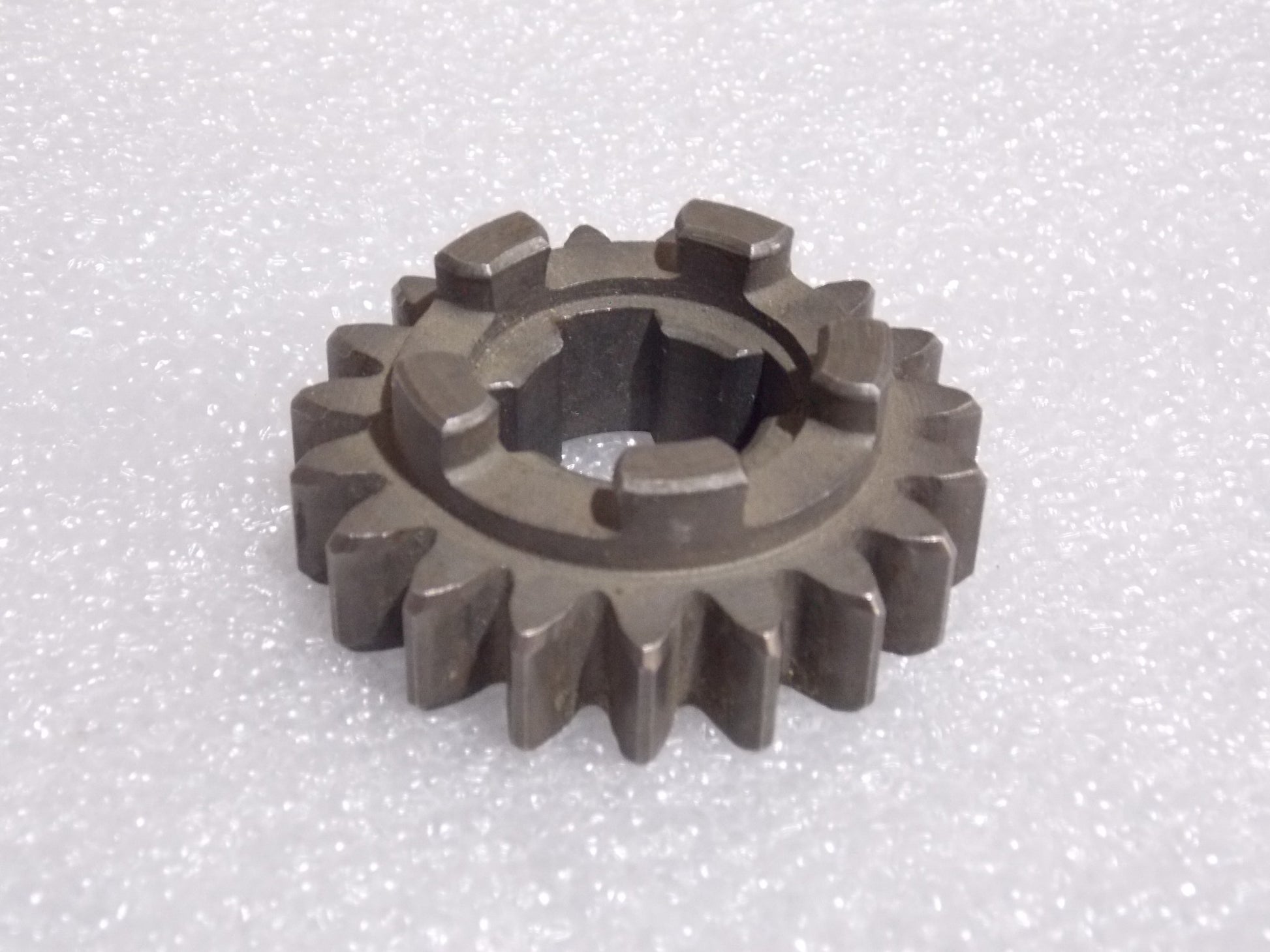 NOS OEM 1969 HUSQVARNA 400 TRANSMISSION 19T 2ND GEAR WHEEL 161298901 - MotoRaider