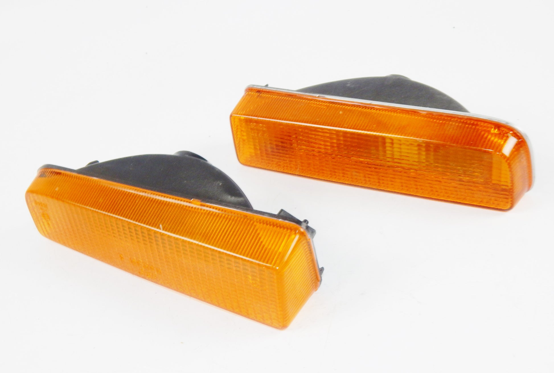 NOS 1970's FORD FIESTA FRONT TURN SIGNAL RH LH AMBER FIFFT ARIC ITALY - MotoRaider