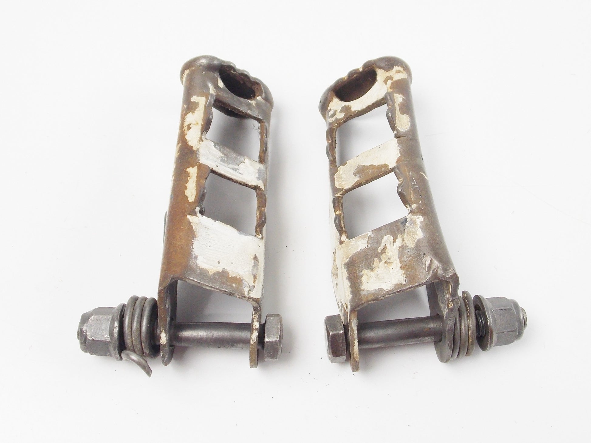 1983 HUSQVARNA 500 CR DRIVER FOOT REST PEGS STAY SUPPORT PAIR BOLTS SPRINGS - MotoRaider