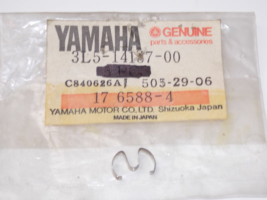 NOS OEM YAMAHA 79-87 QT50F/J/H/K/T PW50H/K/N/S CARBURETOR CLIP 3L5-14137-00 - MotoRaider