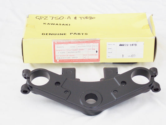 NOS OEM KAWASAKI 1983-1985 ZX750 UPPER FORK HOLDER TRIPLE PLATE 44039-1073 - MotoRaider